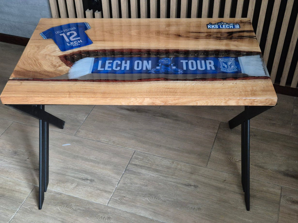 Stolik z żywicy epoksydowej z dowolnym gadżetem sportowym