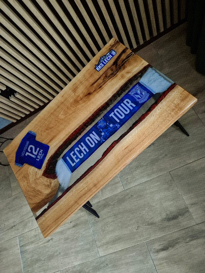 Stolik z żywicy epoksydowej z dowolnym gadżetem sportowym